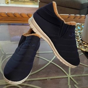 Ladies 5 1/2 Comfy Shoes